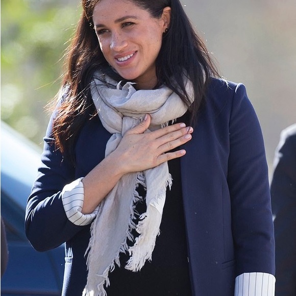 Wilfred triangle mosaic 100% scarf ASO Meghan Markle - Picture 3 of 6